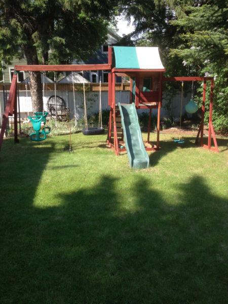 PLAY STRUCTURE
