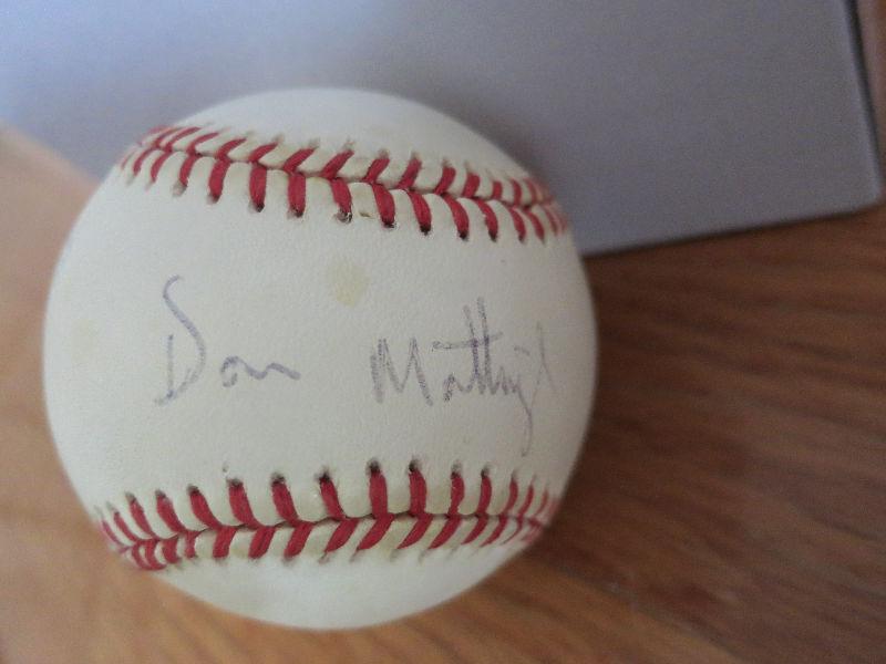 Autographed Don Mattingly Baseball w COA