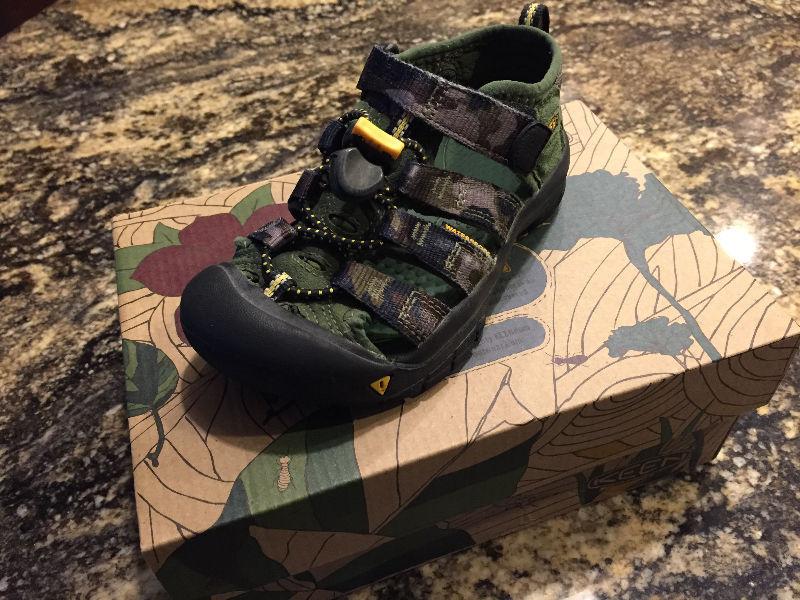 Wanted: Keens Kid's Newport H2 Bronze Green Print Sz. 11