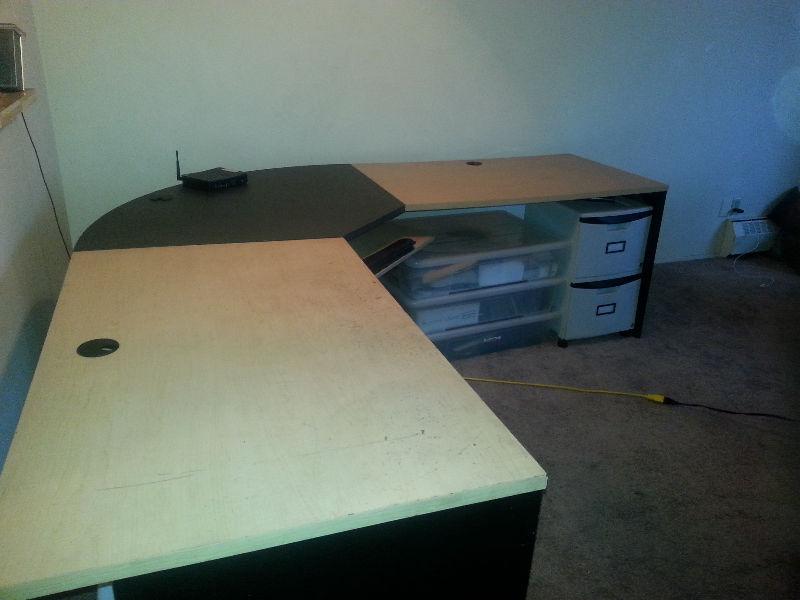 Large Workspace Professional's Desk - Keyboard Angler
