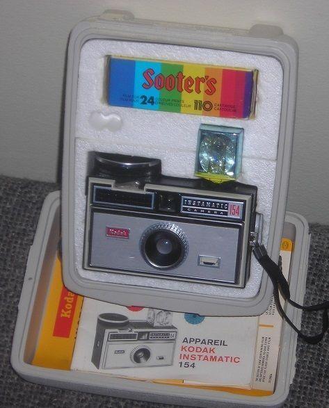 KODAK INSTAMATIC 154 Camera cube flash Vintage 60's in box