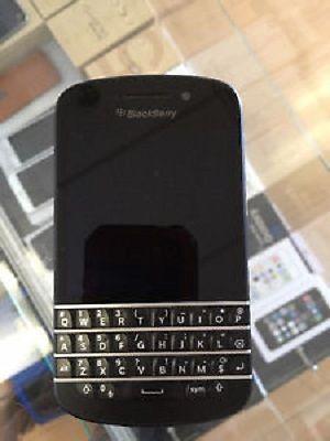 Store ON SALE locked to telus Blackberry Q10 $150