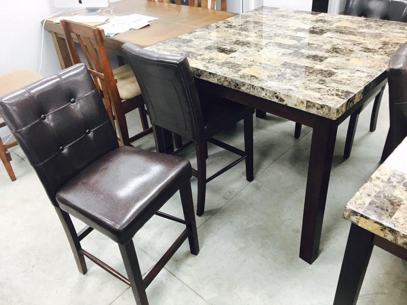 New pub height faux marble dining table with four pub stools 500