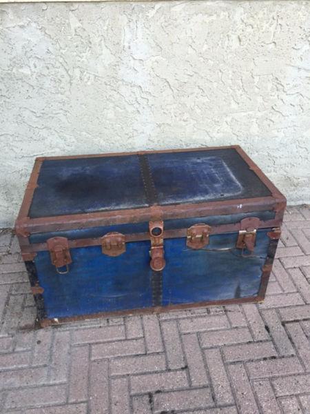 VINTAGE TRUNK - A PROJECT FOR AN ARTIST!