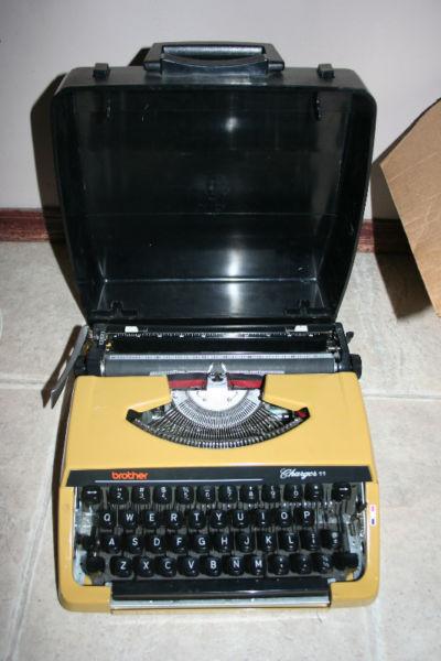 Vintage Typewriter BROTHER Charger 11 with case