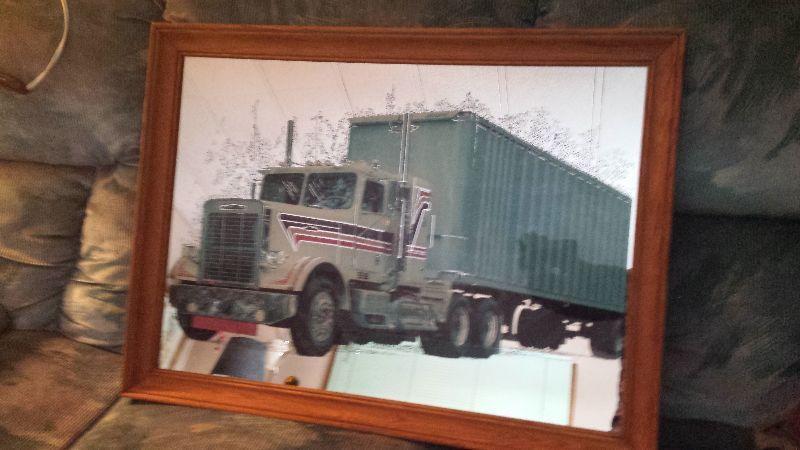 MIRRORED FREIGHTLINER PICTURE