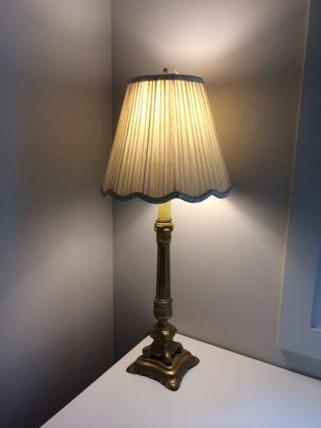 Antique looking table lamp