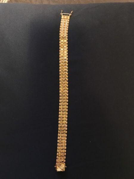 22 k GOLD BRACELET