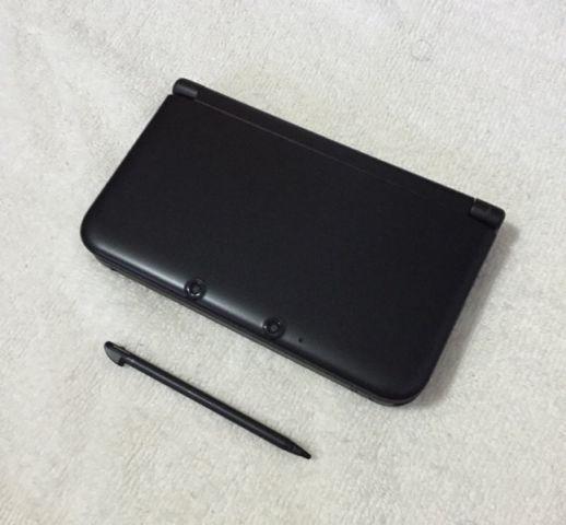 Black 3DS XL With Many Games and Accessories