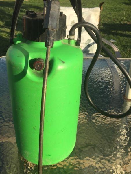 Sprayer for weeds, pests, fertilizer Tank capacity 10 litre