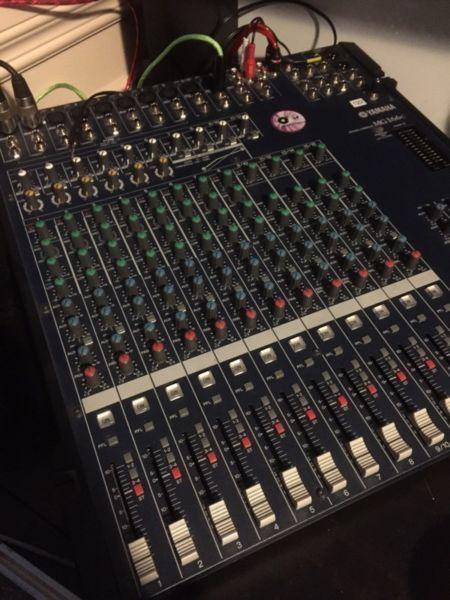 Mixing board/mixing console