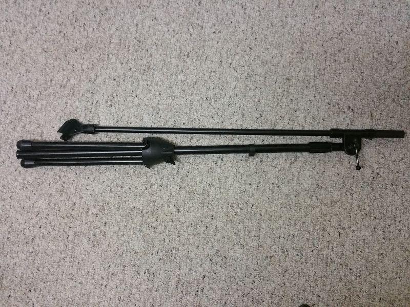Yorkville telescoping mic stand/with mic holder