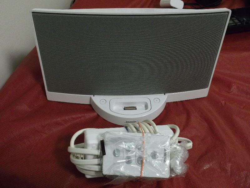 BOSE SOUND DOCK WHITE SERIES 1 COMES WITH REMOTE