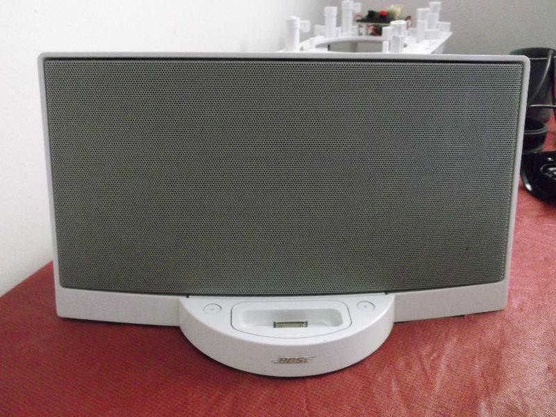 BOSE SOUND DOCK WHITE SERIES 1 COMES WITH REMOTE