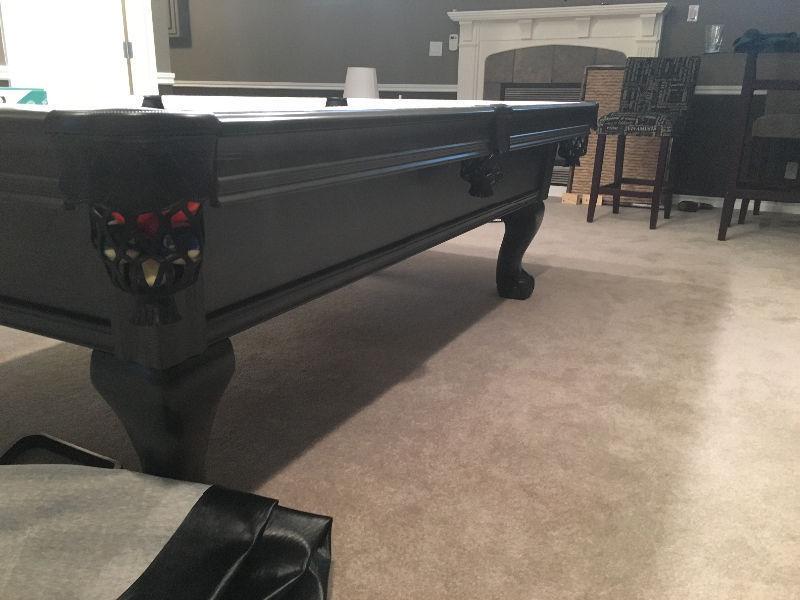 Pool table: Installation included