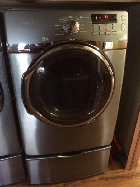 Washer and drier set with stands