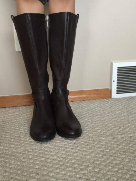 BRAND NEW BROWN LEATHER BOOTS BY ' CALVIN KLEIN ' FOR SALE