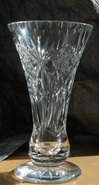 Beautiful Pinwheel Star Cut 16 Pt Base Crystal Flower Vase