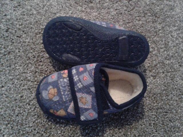 Baby size 3.5 (20 european) non-slip slippers