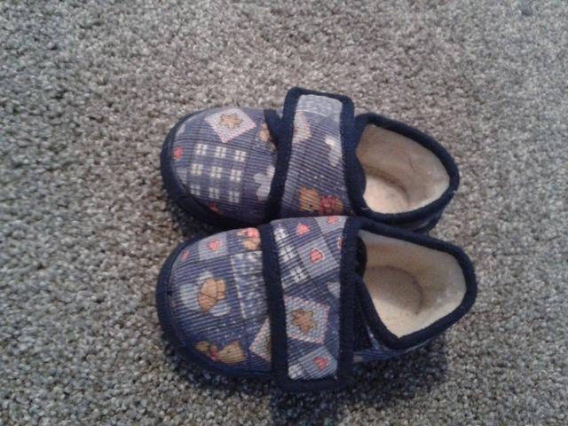 Baby size 3.5 (20 european) non-slip slippers