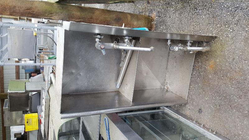 Comercial sink 3 compound