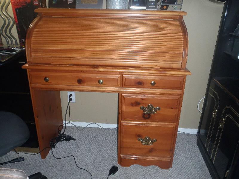 ery nice solid pine roll top desk