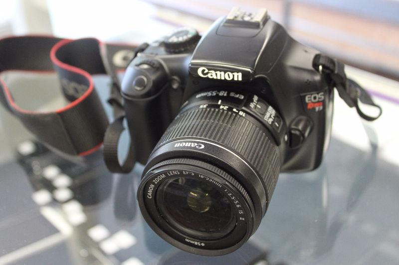 Canon EOS Rebel T3 w/ EF-S 18-55mm f/3.5-5.6 IS Kit