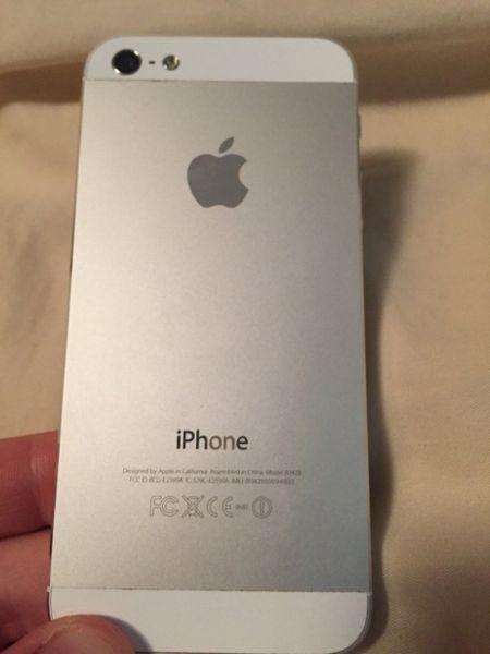 iPhone 5 unlocked 10/10 condition $250 obo