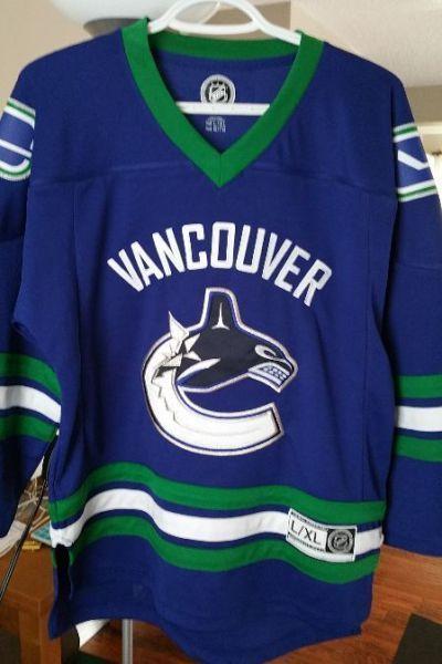 Almost new Canucks Jersey