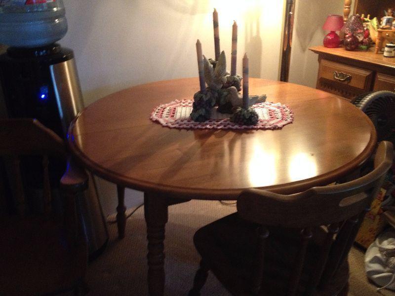 wood maple table 5 chairs