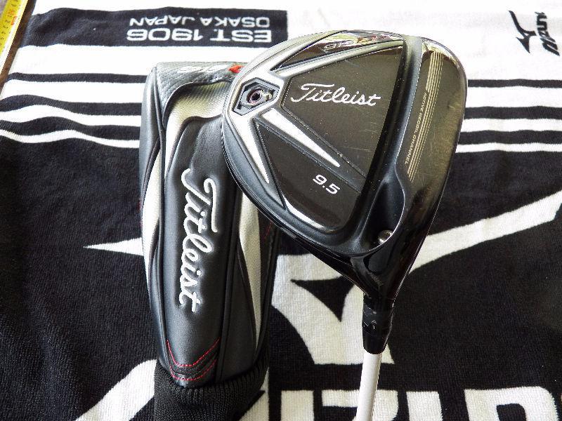 RH Titleist 915 D3 (9.5*) Golf Driver Aldila Rogue Stiff