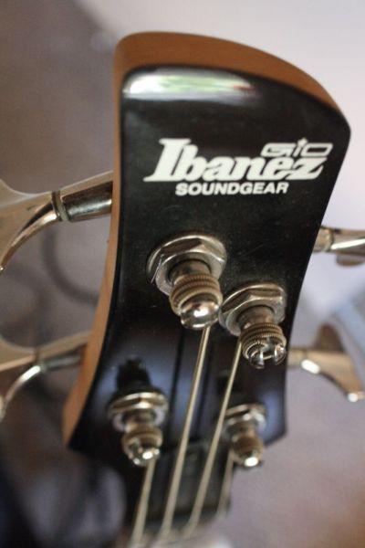 Ibanez GSR200 Gio Bass Guitar, White Soundgear bass, Laney RB6 B