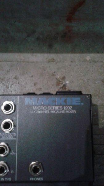 MACKIE MICRO SERIES 1202 12 CHANNEL MIC/LINE MIXER