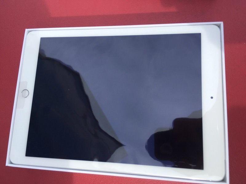 iPad Air 2 16 gb with cellular 550$