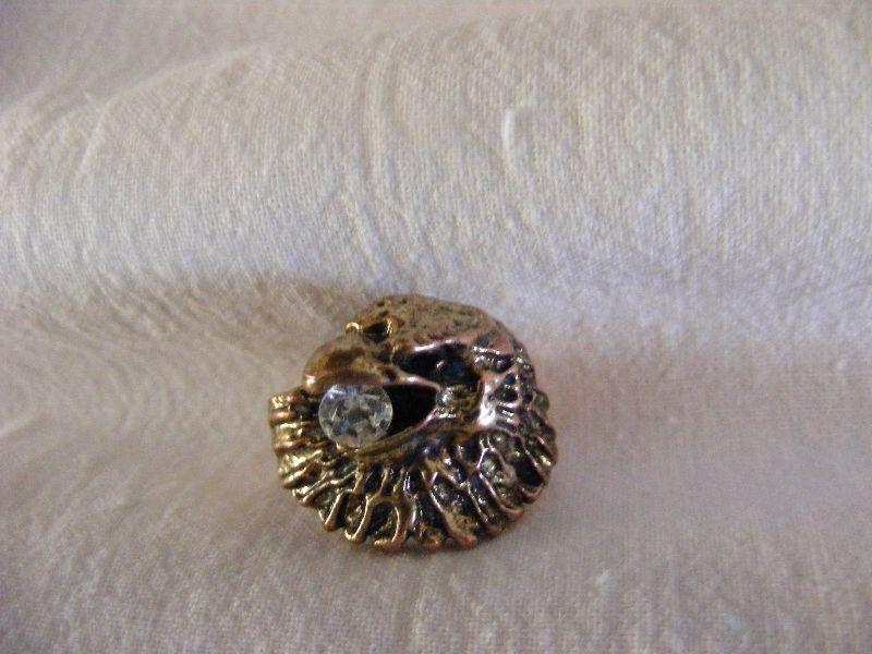 EAGLE HEAD RING WITH CRYSTAL - GOLD TONE