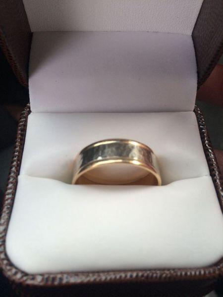 14k yellow gold men's wedding ring