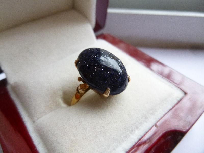 18K Gold Blue Goldstone Ring Size 7