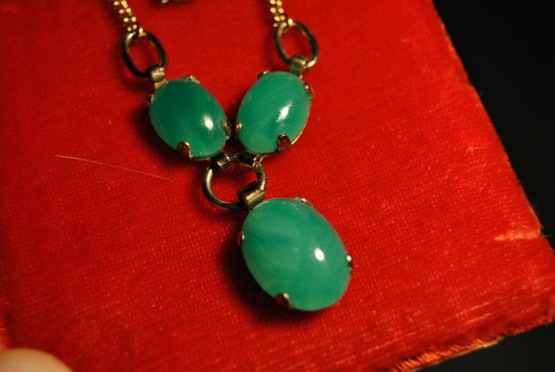 VINTAGE COSTUME JEWELRY JADE NECKLACE AND CLIP