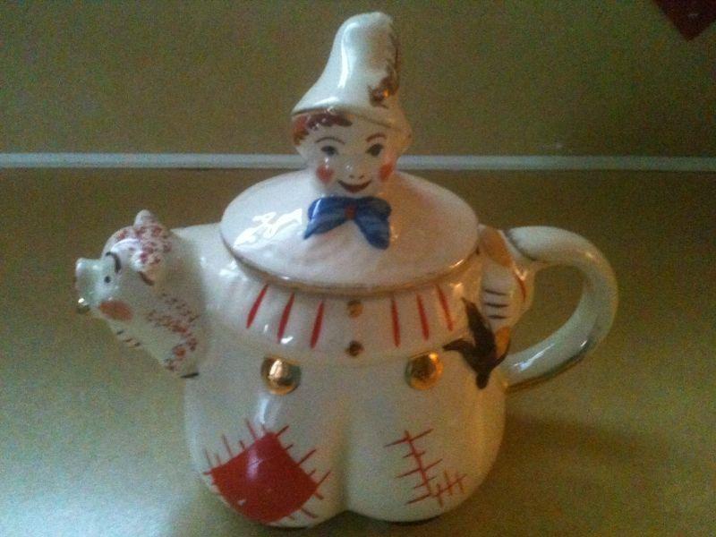 Vintage Teapot-Tom the Pipers son