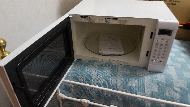 Panasonic white microwave - excellent working condition $50.00 o