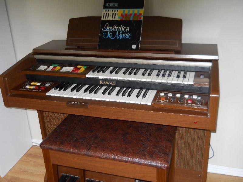 Free Electronic Organ and bench