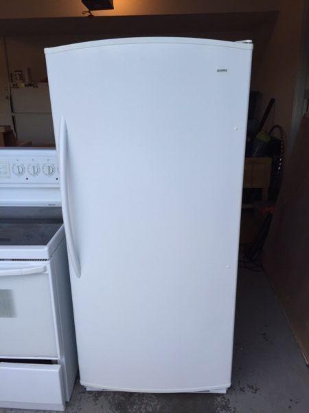 Kenmore refrigerator in excellent condition