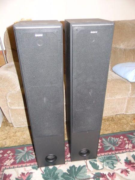 Reduced! 200 watt Sony SS-MF515 tower speakers