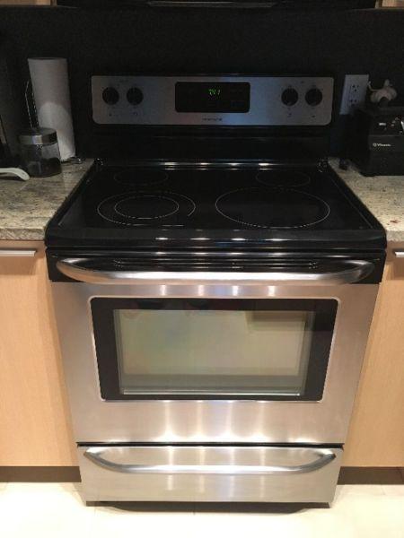 Frigidaire glass stovetop oven, excellent condition