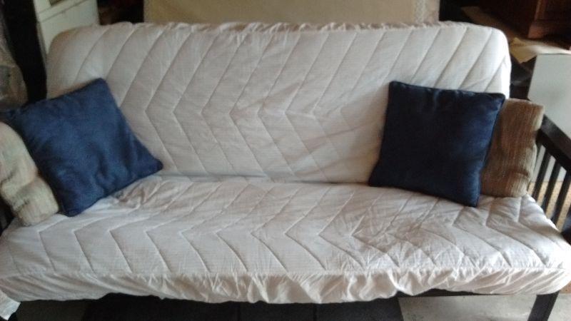 GOOD CONDITION futon bed. Very comfortable. Clean !