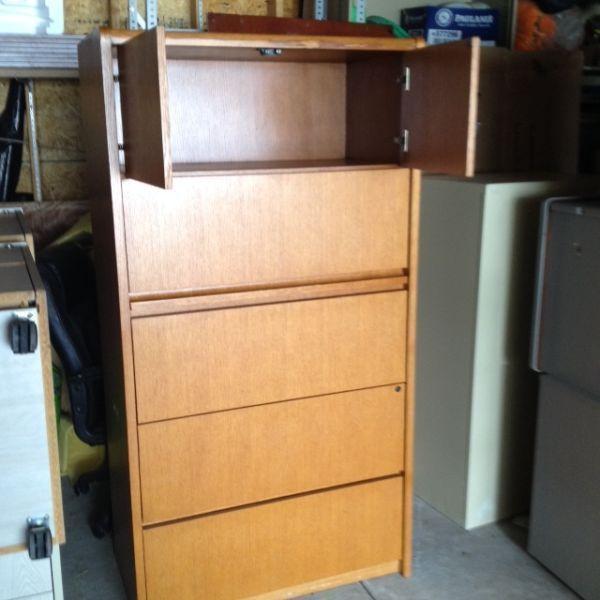 Oak laminate 4 drawer lateral file cabinet c/w storage cabinet