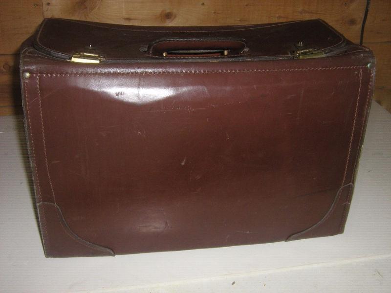OVERSIZED LEATHER BRIEFCASE-ACCOUNTANT/SAMPLES BRIEFCASE