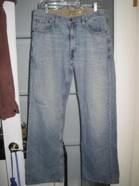 Levis Signature Boot Cut Jeans - Size 32 x 32