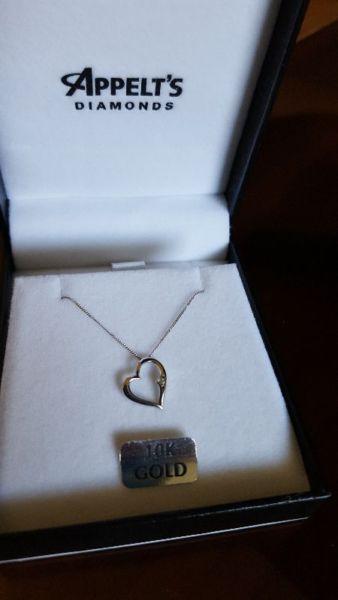 Beautiful 10kt white gold heart necklace!