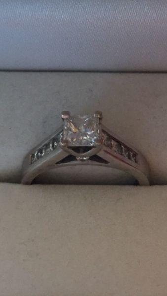 14K Diamond engagement ring - princess cut